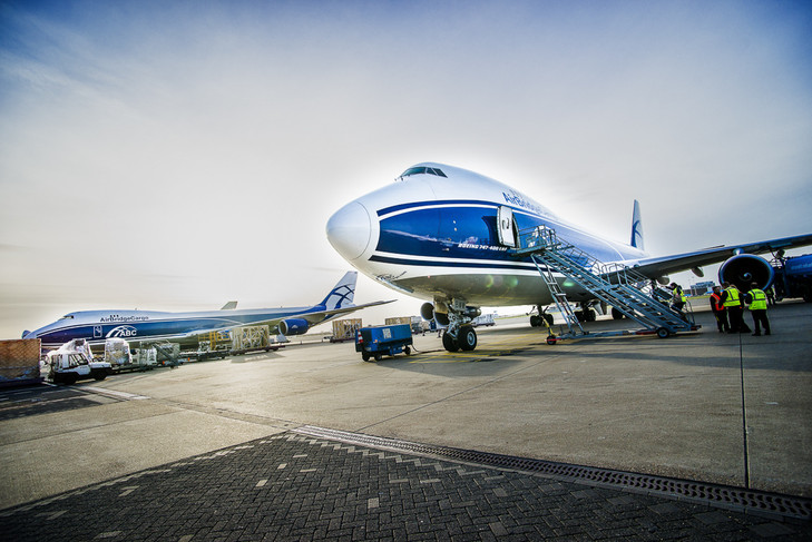 空橋貨運(yùn)航空（AirBridgeCargo Airlines, RU）報(bào)道，2016年5月以及2016年前5個(gè)月空橋貨運(yùn)貨運(yùn)量分別為50482噸和238154噸，同比增長21％和 24％。